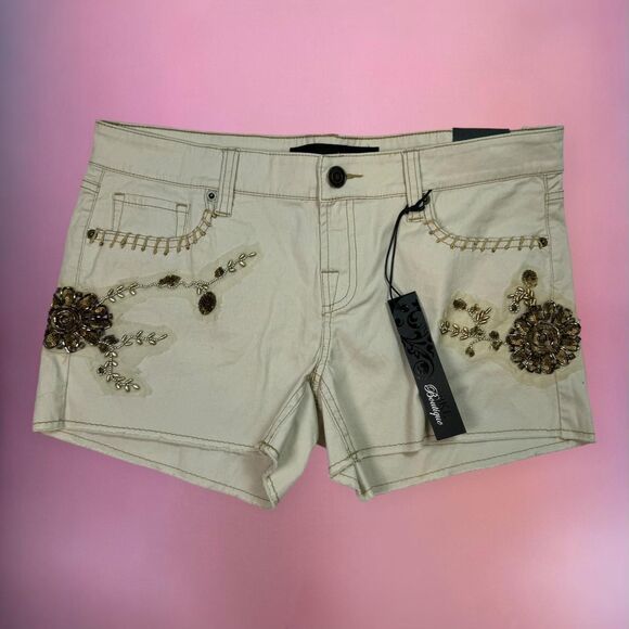 Embroidered, beaded and embellished floral beige shorts with brown details🎀 - Picture 5 of 8